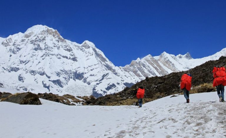 Over 200 Trekkers Trapped by Blizzard on Everest’s Tibetan Side; One Dead
